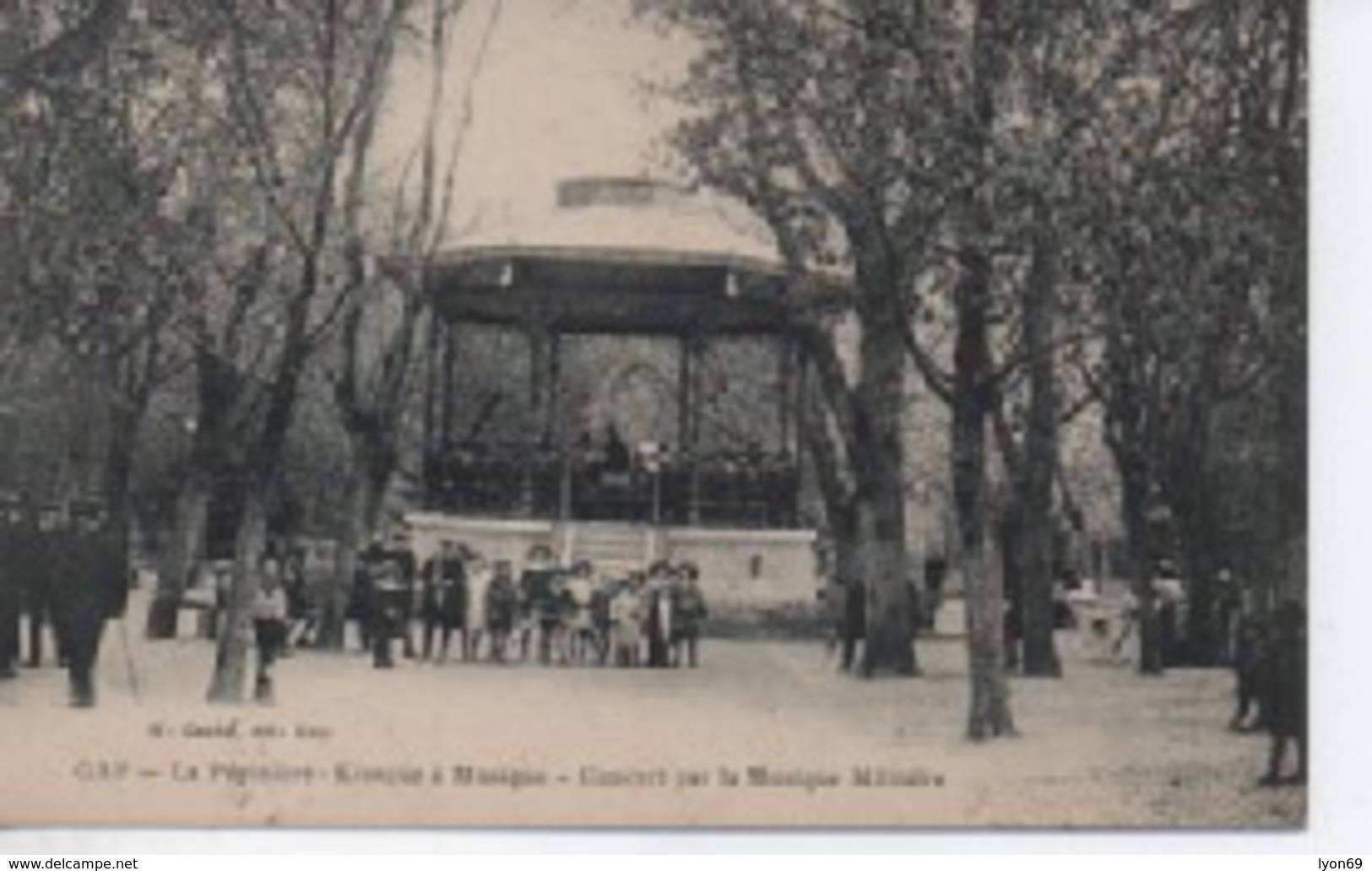 Kiosque de la pépinière Gap - Avant / Après 