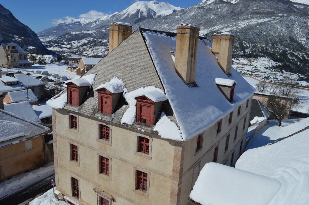 Les bâtiments militaires