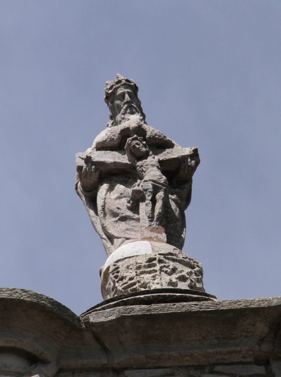 La statue de la Trinité