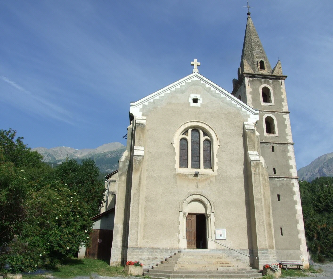 Eglise paroissiale Sainte-Irénée