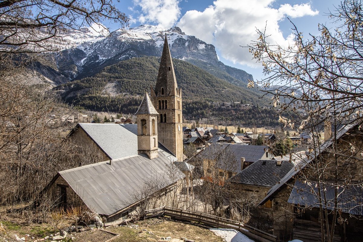 L'église Saint-Etienne et la chapelle des Pénitents