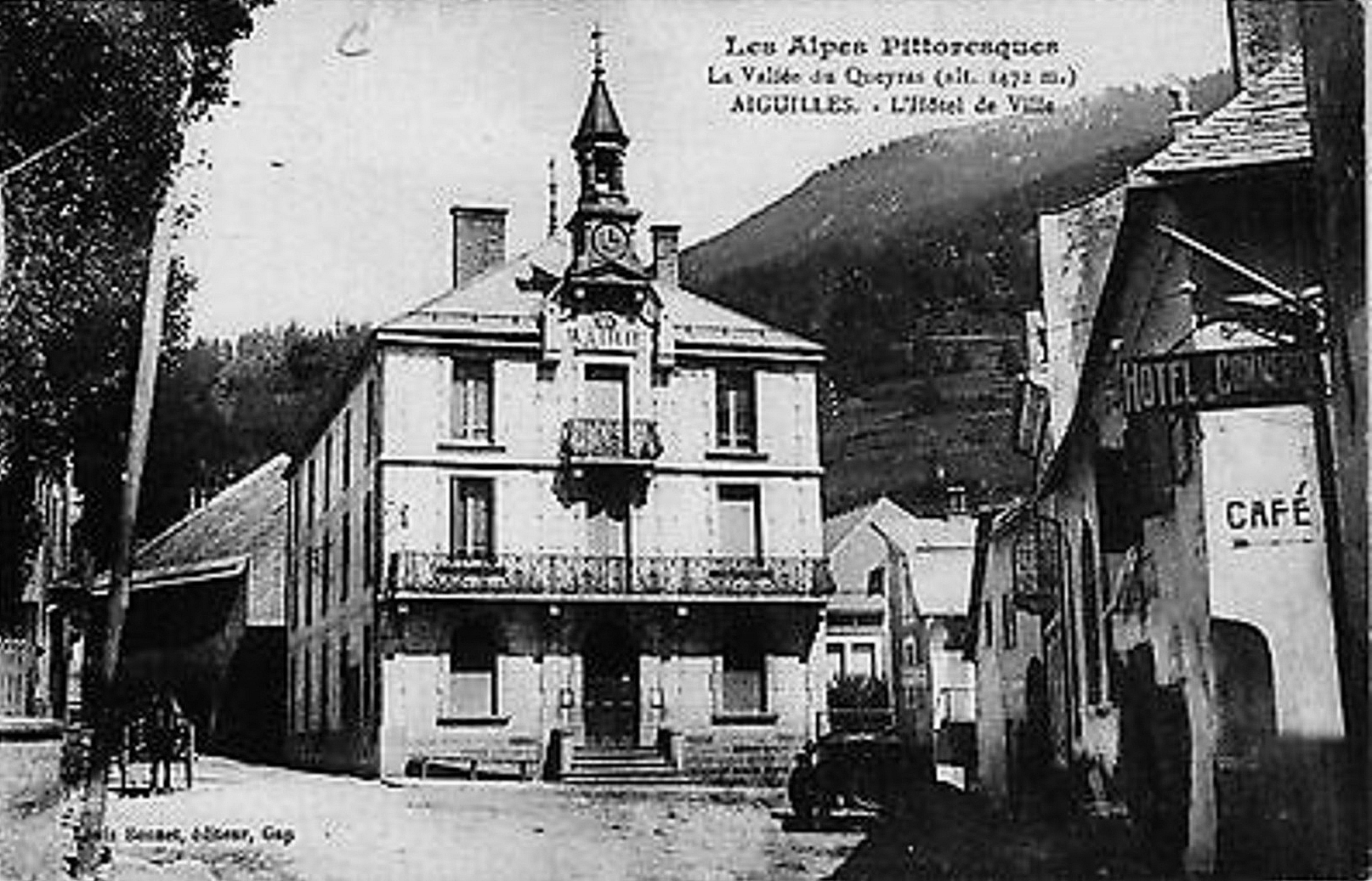 Hôtel de Ville d'Aiguilles Avant / Après 