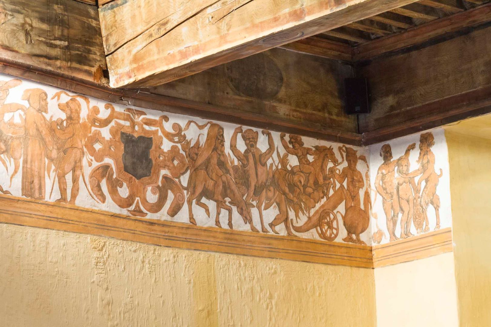 Vue inédite de la frise des festins 