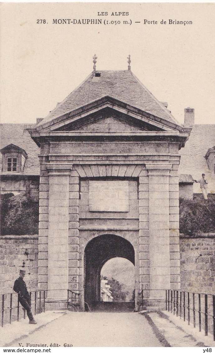 Porte Briançon Avant / Après 