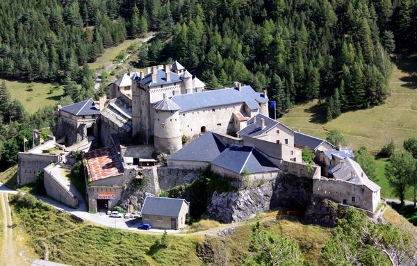 Le château pris par Lesdiguières, puis oublié de tous