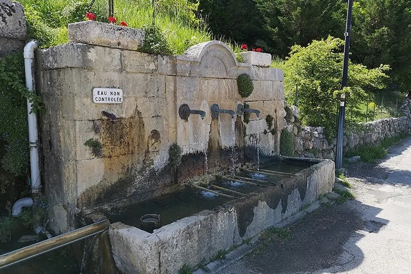 Fontaine-lavoir d'Antonaves